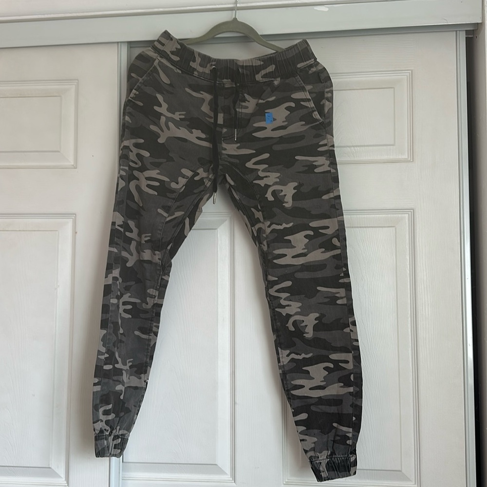 Cargo pants size medium. Pre owned